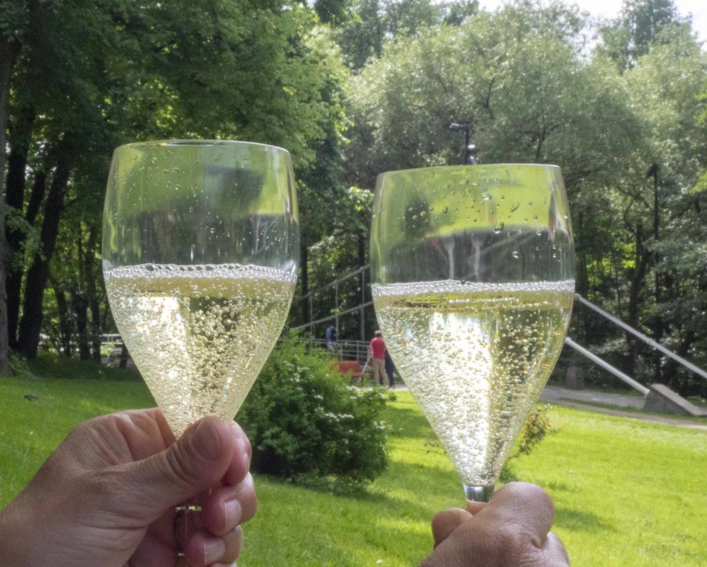 Champagnestopp ved Aamodt bru