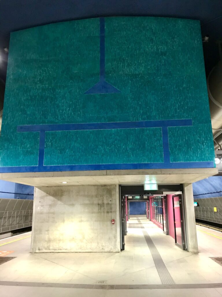 T-bane kunst, En blå stasjon av Sverre Wyller