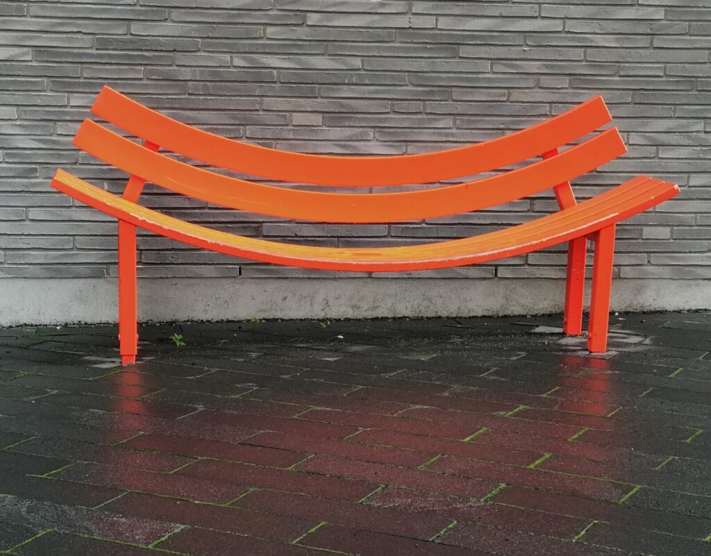 Oransje benk av Jeppe Hein