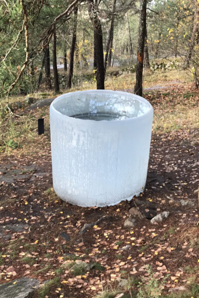 Glass-skulptur av Roni Horn