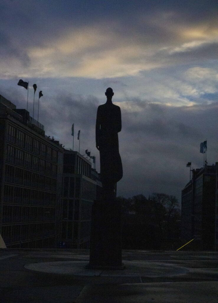 Bronsestatuen av kong Haakon VII