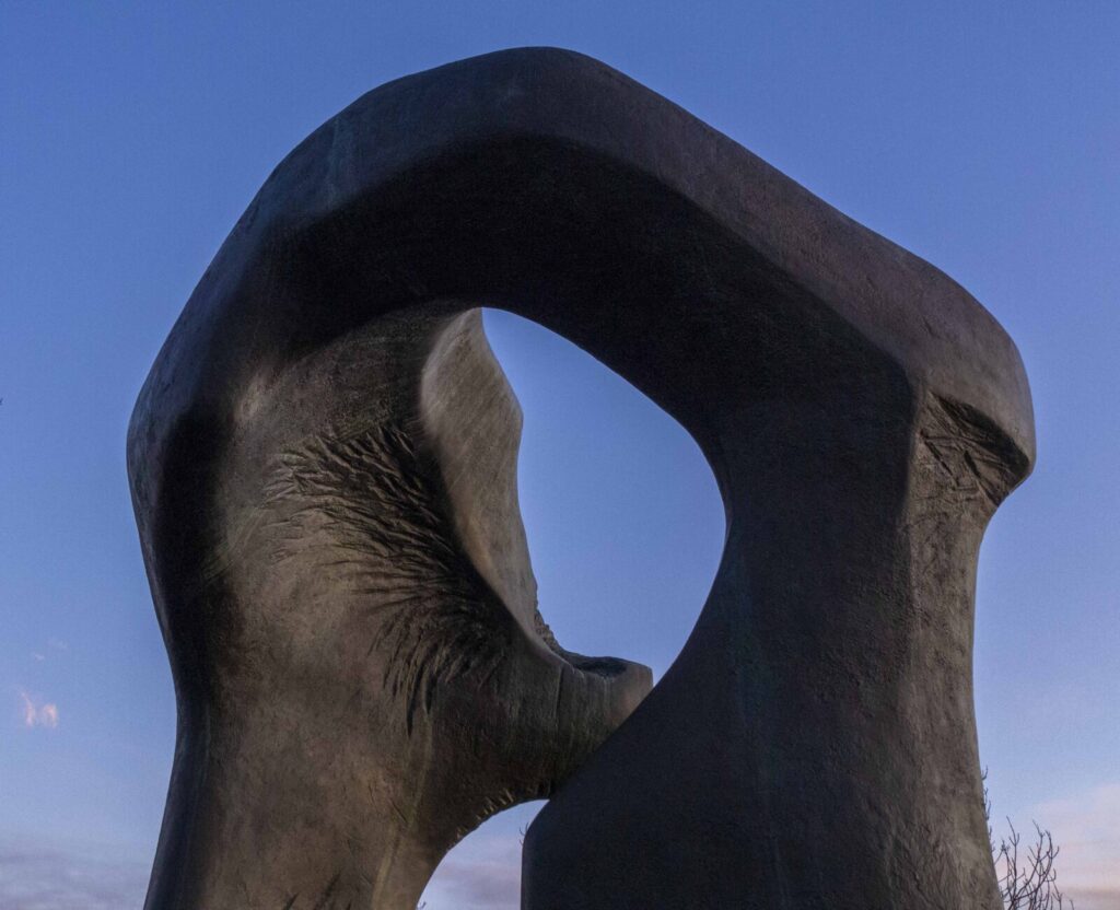 "Torso-Great Arch" av Henry Moore